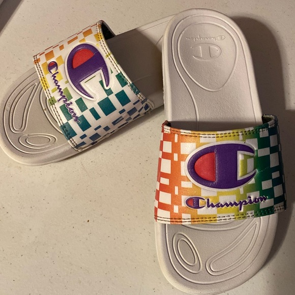 Champion youth slides size 1p. Very gently used. - Picture 2 of 7
